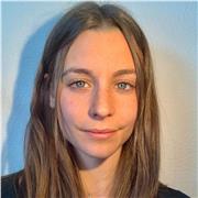 Je donne des cours scolaires de biologie et de langue espagnole.